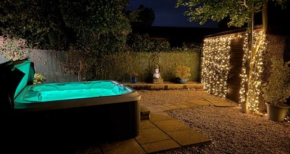 Elckys Holiday HOT TUB Lodge York
