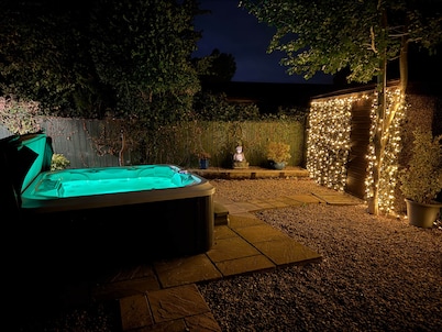 Elckys Holiday HOT TUB Lodge York