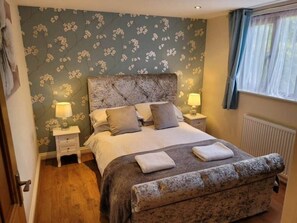 2 chambres, fer et planche à repasser, Wi-Fi, draps fournis