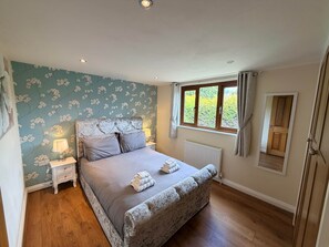 2 bedrooms, iron/ironing board, WiFi, bed sheets - Elckys Holiday HOT TUB Lodge York (York)