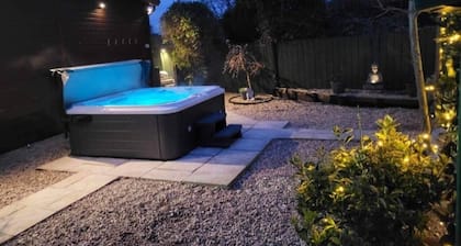 Elckys Holiday HOT TUB Lodge York