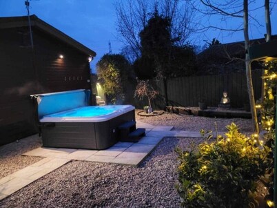 Elckys Holiday HOT TUB Lodge York