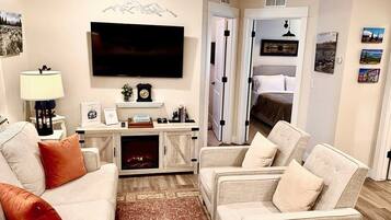 2 bedrooms, iron/ironing board, WiFi, bed sheets