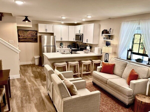 Una televisión, una chimenea