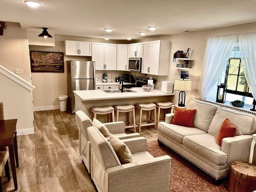 2BR Mountain Retreat - Near Mineral Trail, Balcony