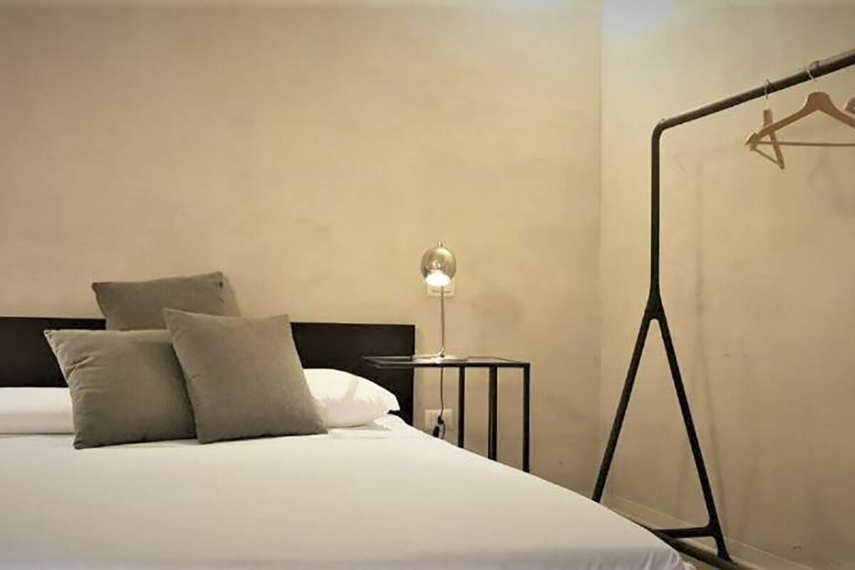 1 bedroom, hypo-allergenic bedding, down duvets, iron/ironing board