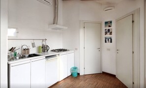 Electric kettle - dHomes - Apartments and Rooms (Milan)