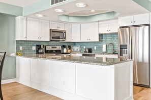 Coffee/tea maker, cookware/dishes/utensils - Surf Master Unit 1005 (Garden City Beach)