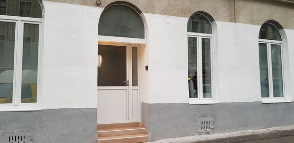Property entrance - Modern Apartment Wiener Stadthalle 3 (Vienna)