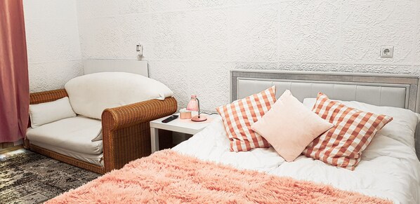 1 bedroom, iron/ironing board, bed sheets - Modern Apartment Wiener Stadthalle 3 (Vienna)