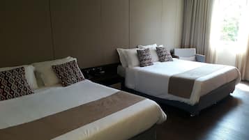 Deluxe Room | Minibar, desk, laptop workspace, blackout drapes