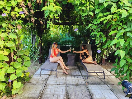 Private Oasis with Jacuzzi and Cabana. Pet Friendly