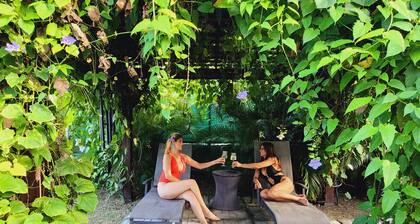 Private Oasis with Jacuzzi and Cabana. Pet Friendly