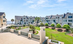 Property grounds - Oceanview, steps from Beach, Pool, Golf course & Restaurant, super clean! (Saint Helena Island)