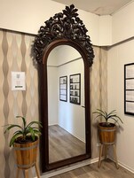 Televisión LED de 32 pulgadas con canales por cable, una televisión