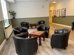 32-inch LED TV with cable channels, TV