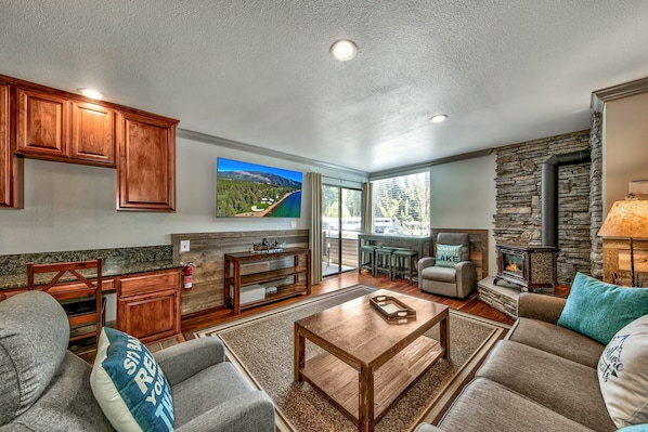 Smart TV, fireplace