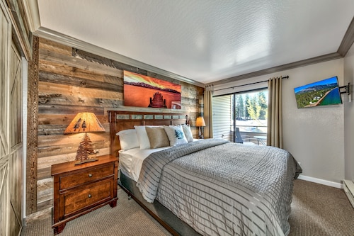 Lakeland Village #206 1BR Heavenly Hideaway hot tub, AC
