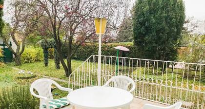 Lovely House - Double Bed, Parking