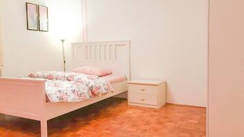 Room 2 | Iron/ironing board, free WiFi, bed sheets