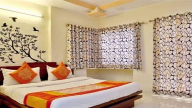 Deluxe Double Room | Desk, WiFi (free) - Hotel Royal Stay-Bodakdev (Ahmedabad)