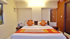 Deluxe Double Room | Desk, WiFi (free) - Hotel Royal Stay-Bodakdev (Ahmedabad)