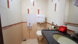 Deluxe Double Room | Bathroom - Hotel Royal Stay-Bodakdev (Ahmedabad)