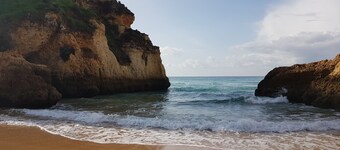 AlburVillage 1D, Standing, Luxury,New, 2bedroom, Ground Floor, Pool, Solarium, FreeWifi