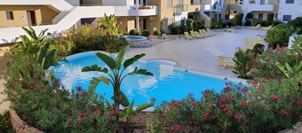 AlburVillage 1D, Standing, Luxury,New, 2bedroom, Ground Floor, Pool, Solarium, FreeWifi