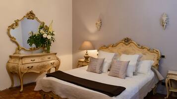 5 habitaciones, tabla de planchar con plancha, wifi y ropa de cama