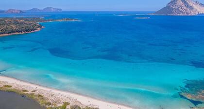 La Perugina: Modern Apartment with Garden, 500m from the Beach