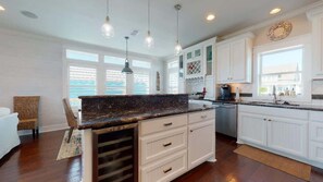 雪櫃、微波爐、焗爐、爐具