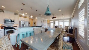 Dining - Dip Net: 4  BR, 3.5  BA House in Crystal Beach, Sleeps 14 (Bolivar Peninsula)