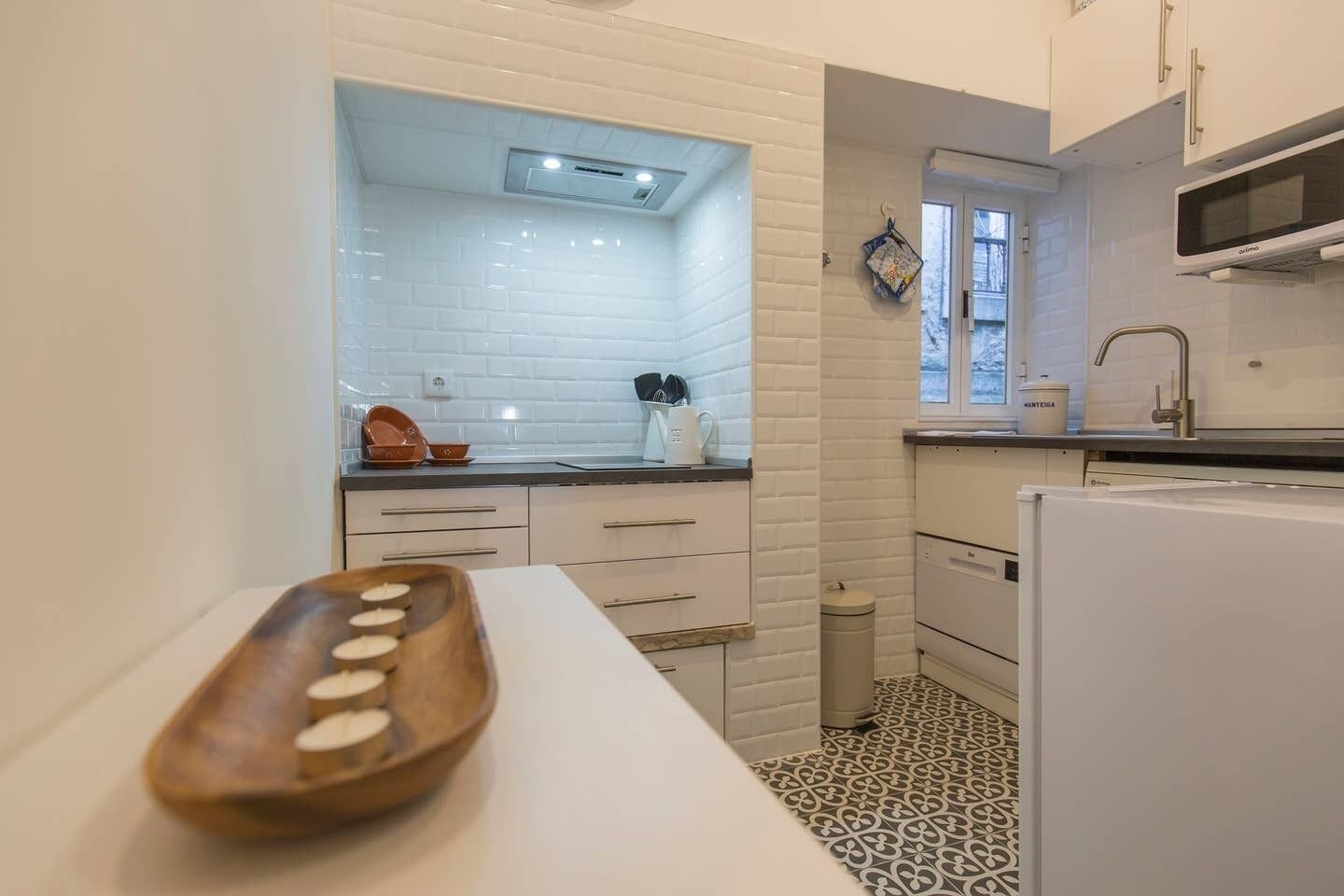 Geladeira, micro-ondas, fogão, cooktop