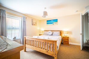 2 bedrooms, iron/ironing board, Internet, bed sheets