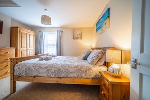 2 bedrooms, iron/ironing board, internet, bed sheets