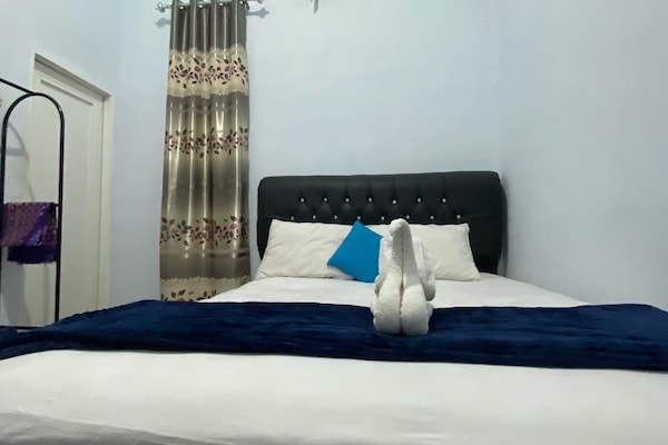 Deluxe Room | Premium bedding, down comforters, Select Comfort beds, desk