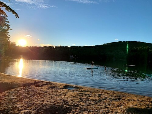 Family friendly Ski/Lake house in the White Mountains - walk to lake