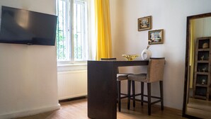 Unclassified image, 5 of 25, button - Vibrant Apartment Near Downtown (Vienna)