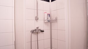 Apartment | Bathroom | Shower, hair dryer, towels, soap - Vibrant Apartment Near Downtown (Vienna)