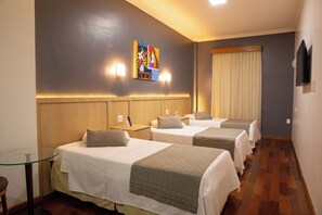 Minibar, desk, laptop workspace, soundproofing - Ritz Plaza Hotel (Juiz de Fora)