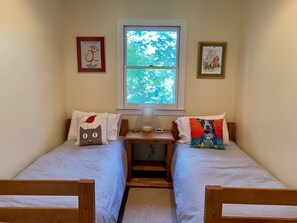 4 bedrooms, in-room safe, desk, WiFi