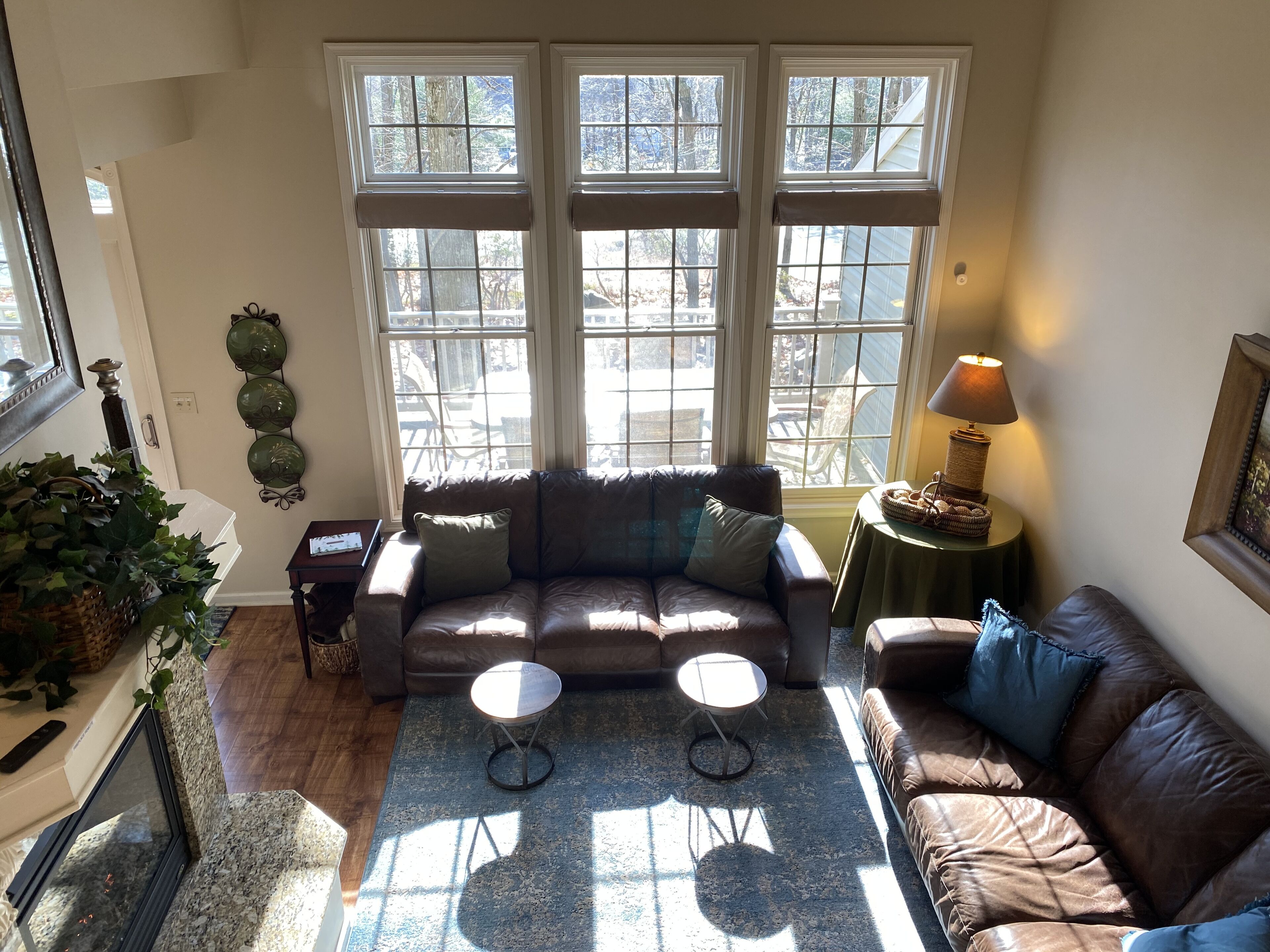 Labor Day weekend special! 5 bdrm townhome: hot tub, EV charger, Pool tbl