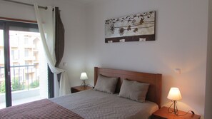 2 bedrooms, iron/ironing board, travel cot, free WiFi