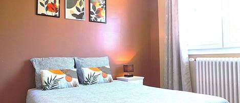 3 bedrooms, iron/ironing board, travel cot, free WiFi