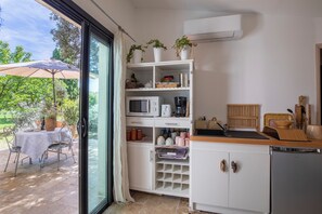 Fridge, microwave, coffee/tea maker, electric kettle