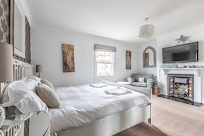 2 slaapkamers, een strijkplank/strijkijzer, reisbedje, wifi (toeslag)