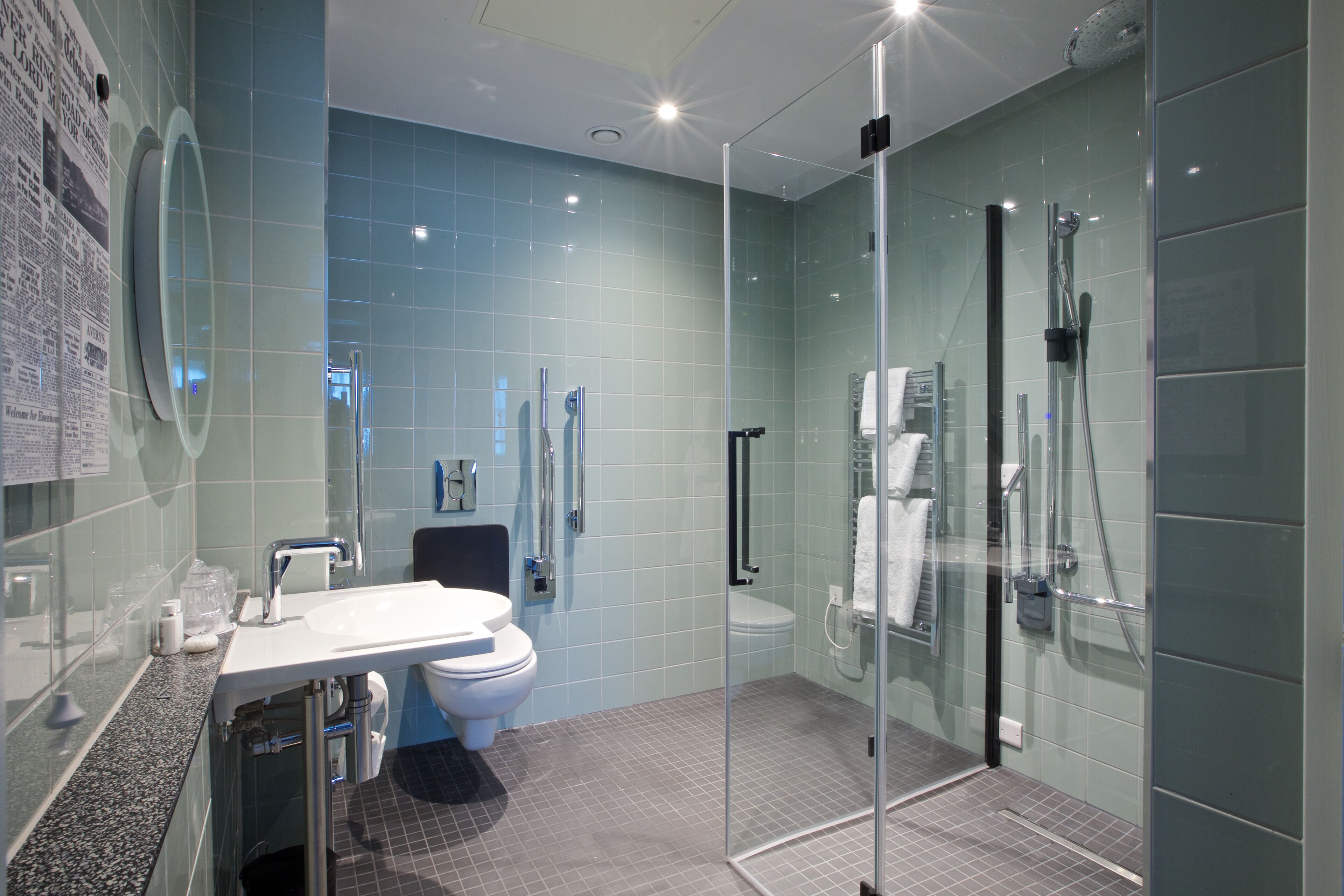 freedom - (accessible) double or twin | bathroom | free toiletries, towels, soap, shampoo