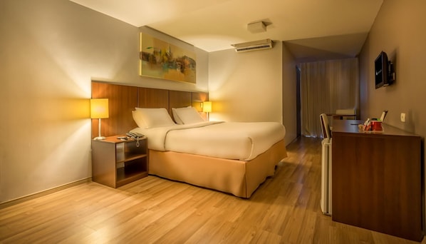 In-room safe, iron/ironing board, WiFi, bed sheets