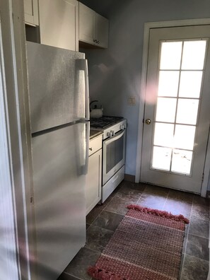 冰箱、微波炉、烤箱、炉灶